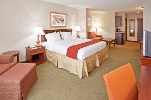 Holiday Inn Express Hotel & Suites Franklin-Oil City 