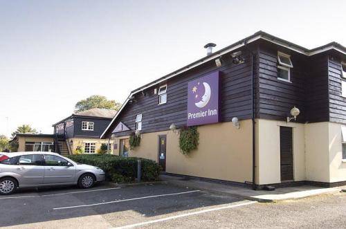 Premier Inn Cheltenham West 