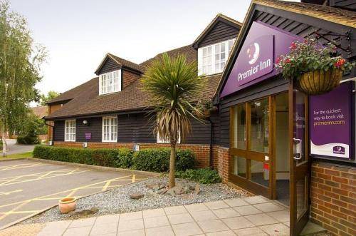 Premier Inn Woking West (A324) 