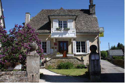 Logis Auberge De Saint Julien Aux Bois 