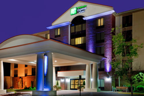 Holiday Inn Express & Suites Chesapeake 