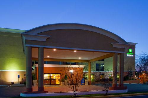 Holiday Inn Express Fairfax-Arlington Boulevard 