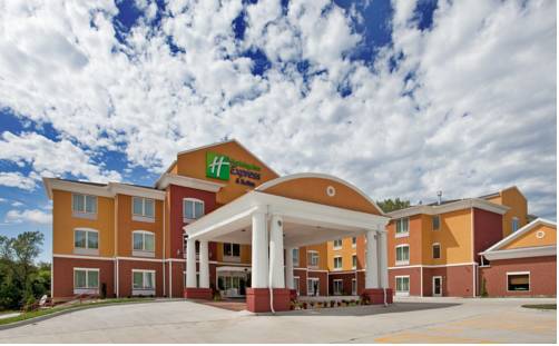 Holiday Inn Express Hotel & Suites Kansas City Sports Complex 