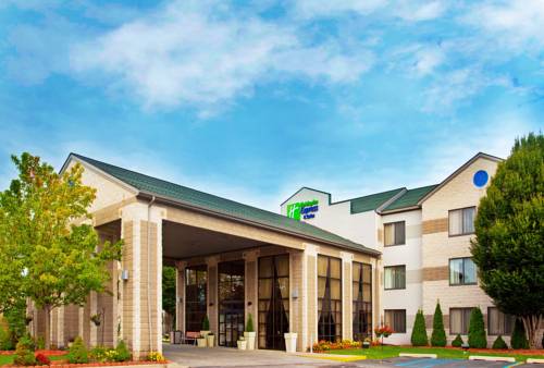 Holiday Inn Express Grand Rapids Airport 