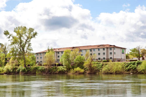 Holiday Inn Express Corvallis-On the River 