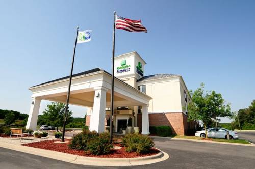 Holiday Inn Express - Delafield 