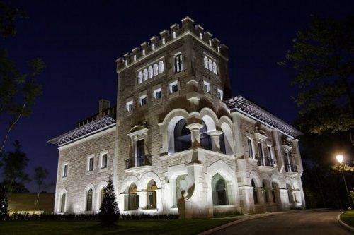 Castillo Del Bosque La Zoreda 