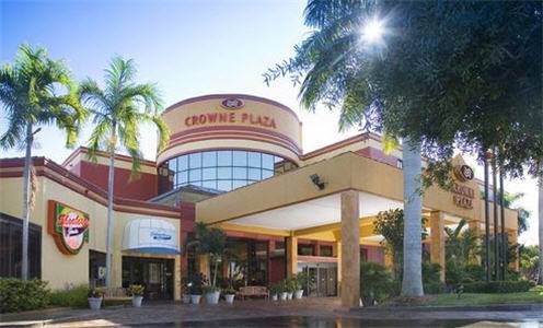 Crowne Plaza Hotel Fort Myers at Bell Tower Shops 