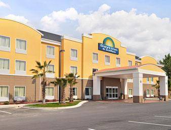 Days Inn and Suites Port Wentworth-North Savannah 