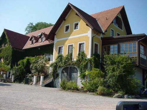 Sattlerhof Genießerhotel & Weingut 