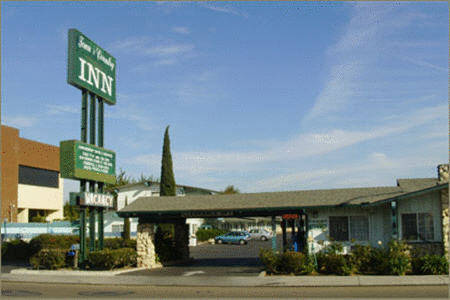 Town & Country Inn 
