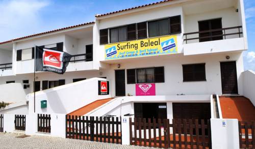 Surfing Baleal - Surf Camp And Surf School 