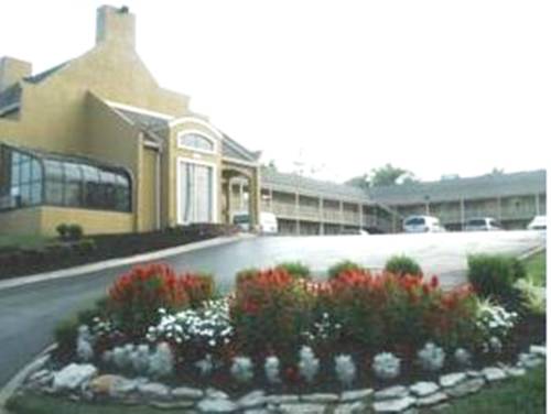 Quarters Inn & Suites 