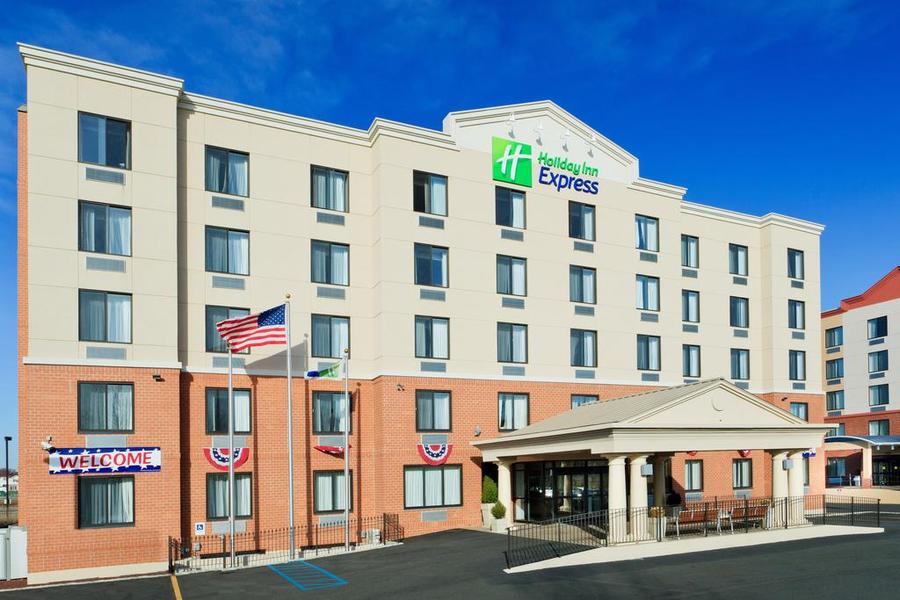 Holiday Inn Express Staten Island West 