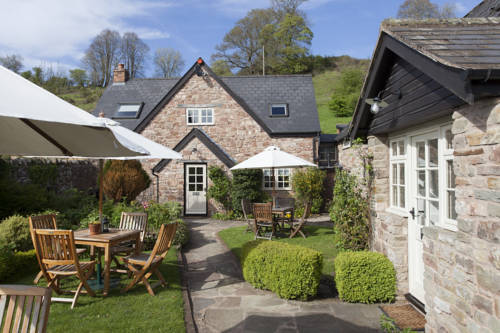 Tudor Farmhouse Hotel 