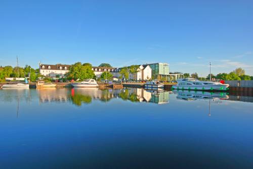 Hodson Bay Hotel 