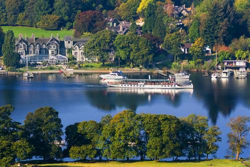 Lakeside Hotel 