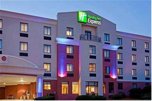 Holiday Inn Express Saugus Logan Airport 