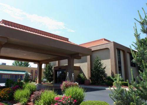 Clarion Inn and Suites by Choice Hotels Grand Rapids Airport 