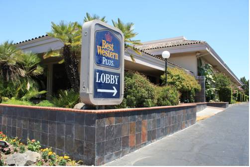 Best Western PLUS Village Inn 