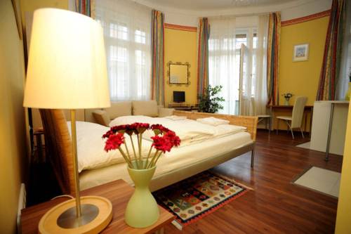 Club Apartments & Rooms 