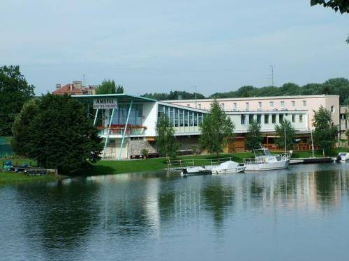 Amstel Hattyú Fogadó és Amstel Cafe & Restaurant 