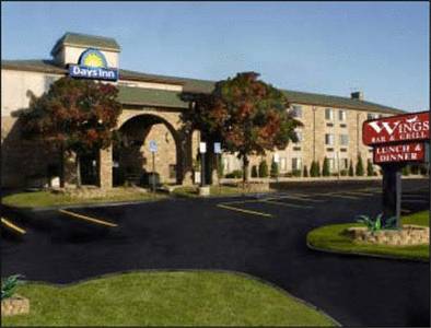 Days Inn & Suites Detroit Metropolitan Airport 