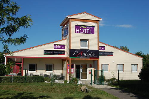 Village Hotel 