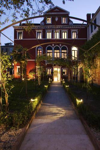 Ca' Nigra Lagoon Resort 