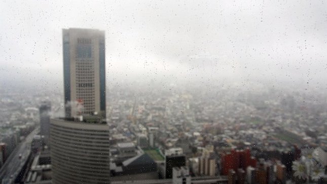 下着雨的窗外果然看不到富士山