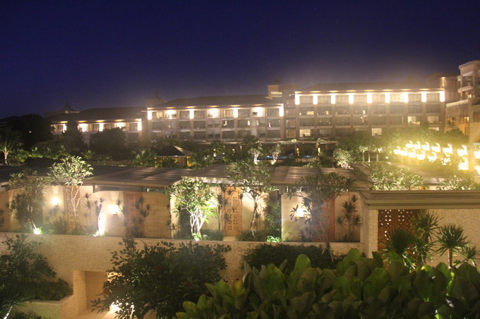 从酒店阳台看到的日出美景，不用踏出房间就能领略巴厘岛的日出海景。赞一个！