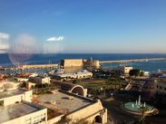 我们坐的位置可以看到的港口景色