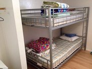 Chandalar Ranch 房间内。 一间房最多有三个上下铺 也就是六张床。
