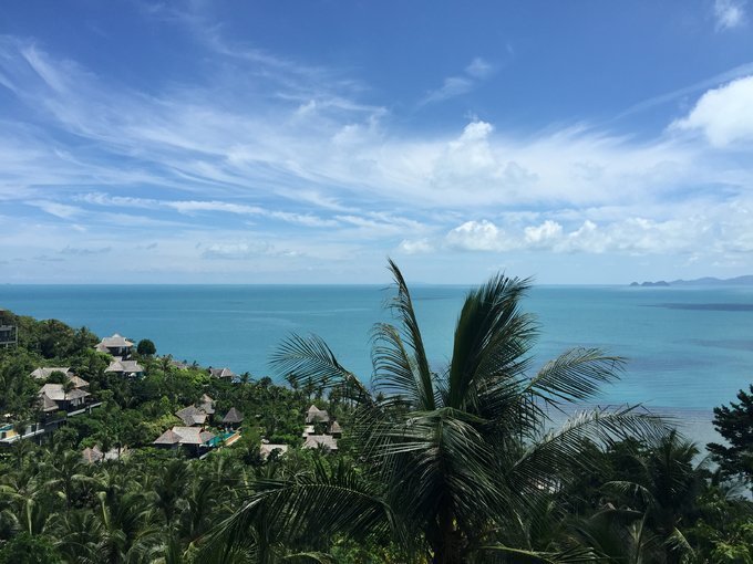 餐厅就在main lobby旁边，View超赞的。四季的早餐很不便宜啊，就吃了这一顿，俩人的价格是2900多B。