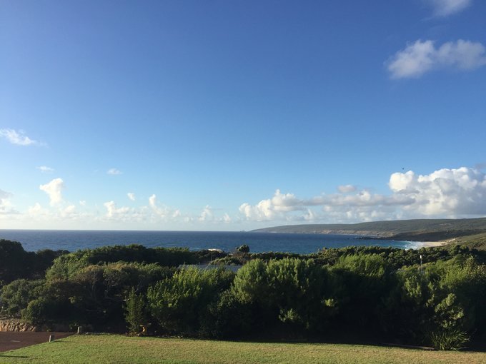 在房间阳台上可以看到大海！