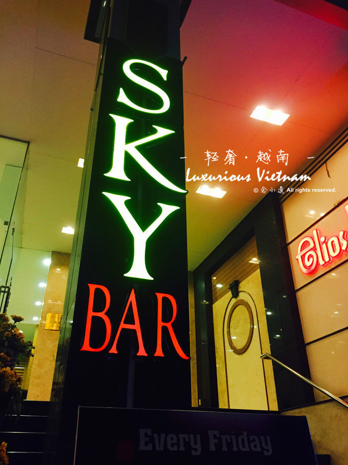 酒店楼顶有SKY BAR，每周五晚上都有DJ LIVE