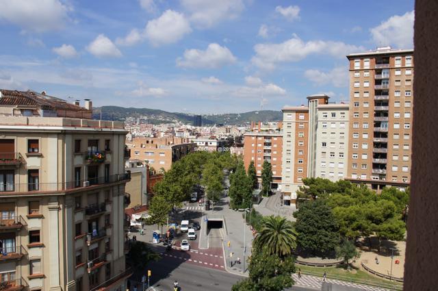 从旅馆向窗外望去。能见度好棒啊，比起北京真是不是比。