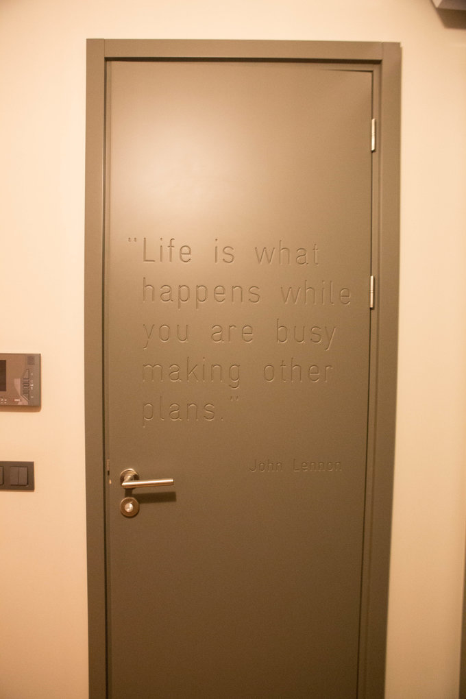 一句我非常爱的话，来自约翰列龙，Life is what happens while you are busy making other plans, 生活就是在我们忙于其它时就这样发生了