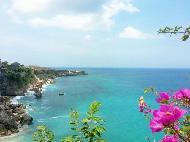 AYANA的私人海滩KUBU BEACH，坐酒店里的观光车就可以到达，虽然小，但是风景超赞！
